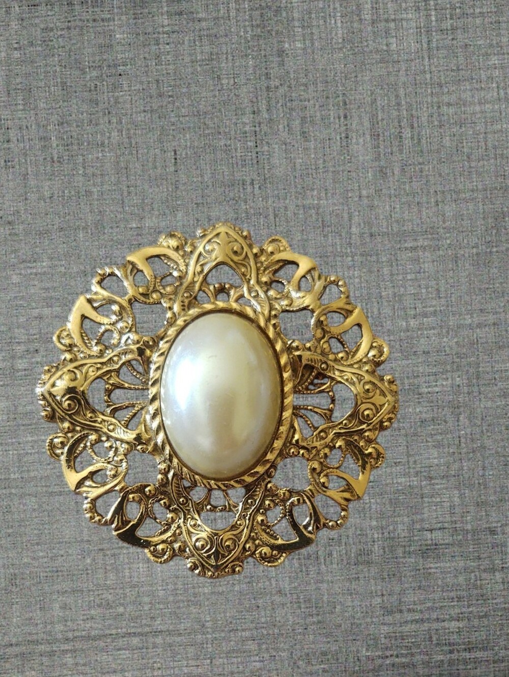 Vintage Filigree Faux Pearl Cabochon Brooch